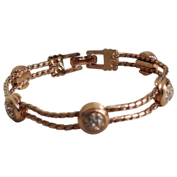 Dazzling Swarovski Swan Bracelet - Picture 3 of 13